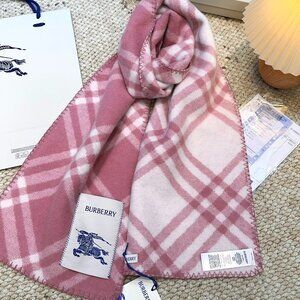 Burberry's new pink scarf